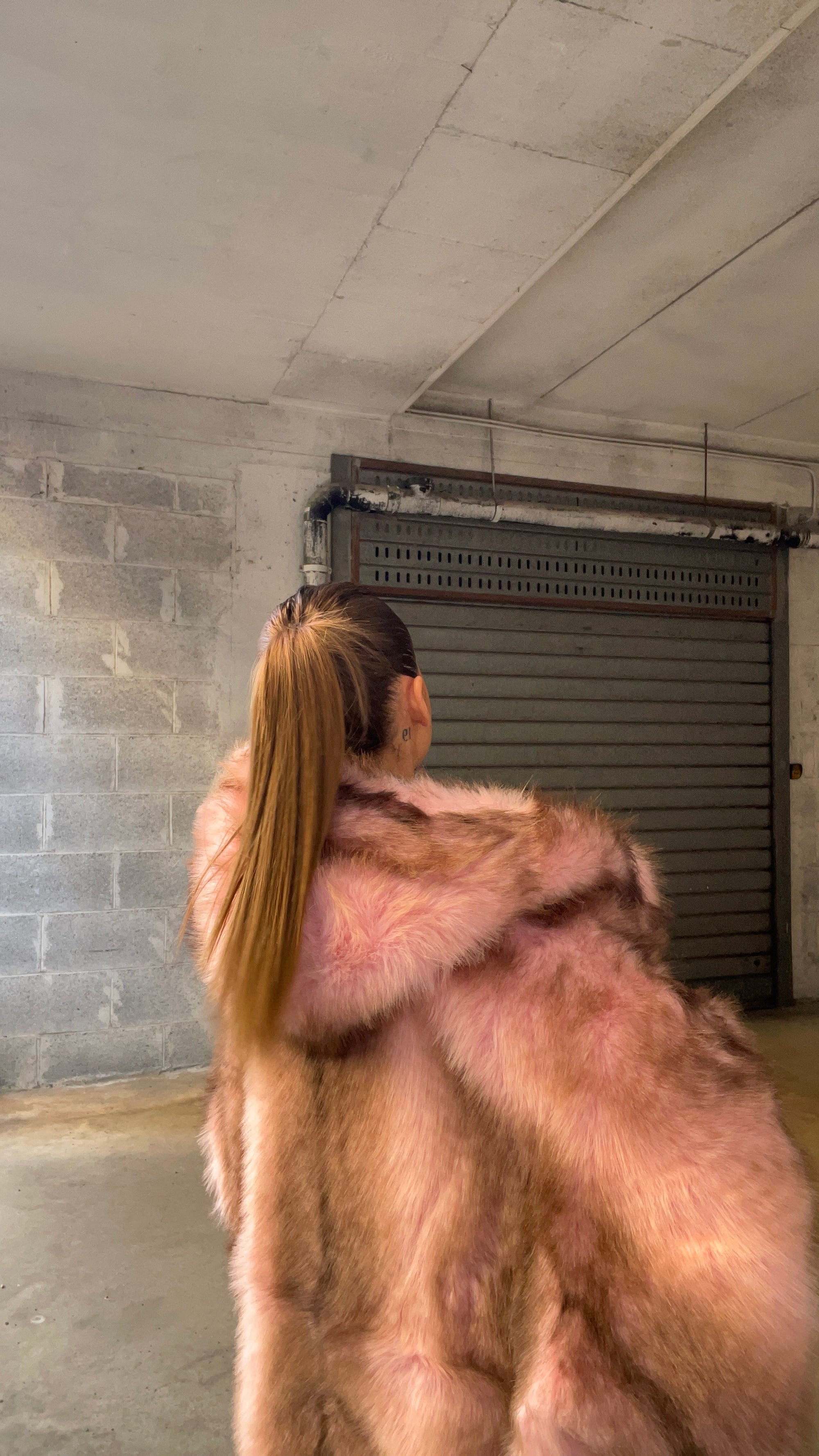 PELLICCIA ALASKA CON CAPPUCCIO