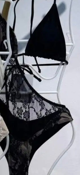 COSTUME AMNESIA