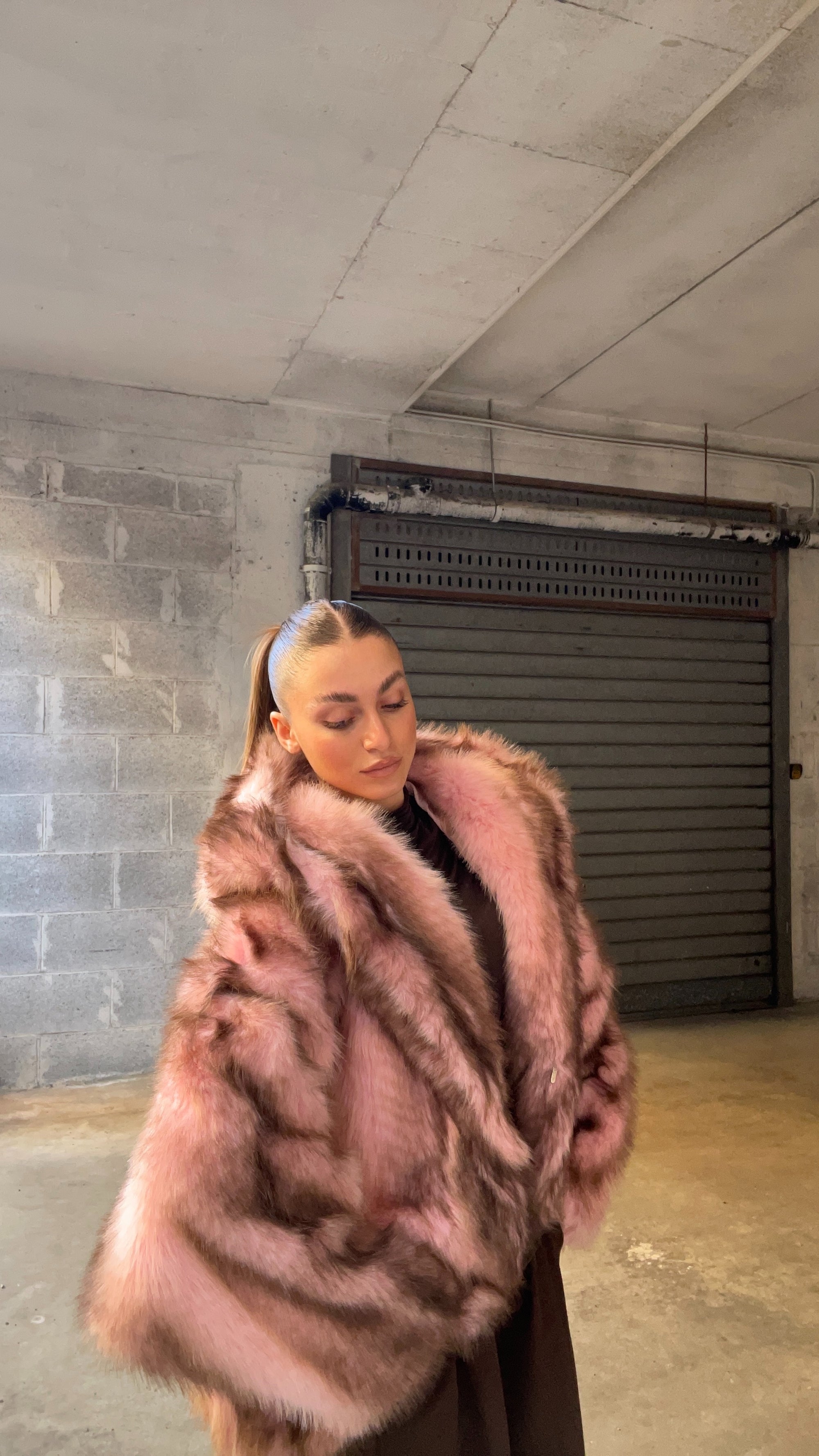 PELLICCIA ALASKA CON CAPPUCCIO