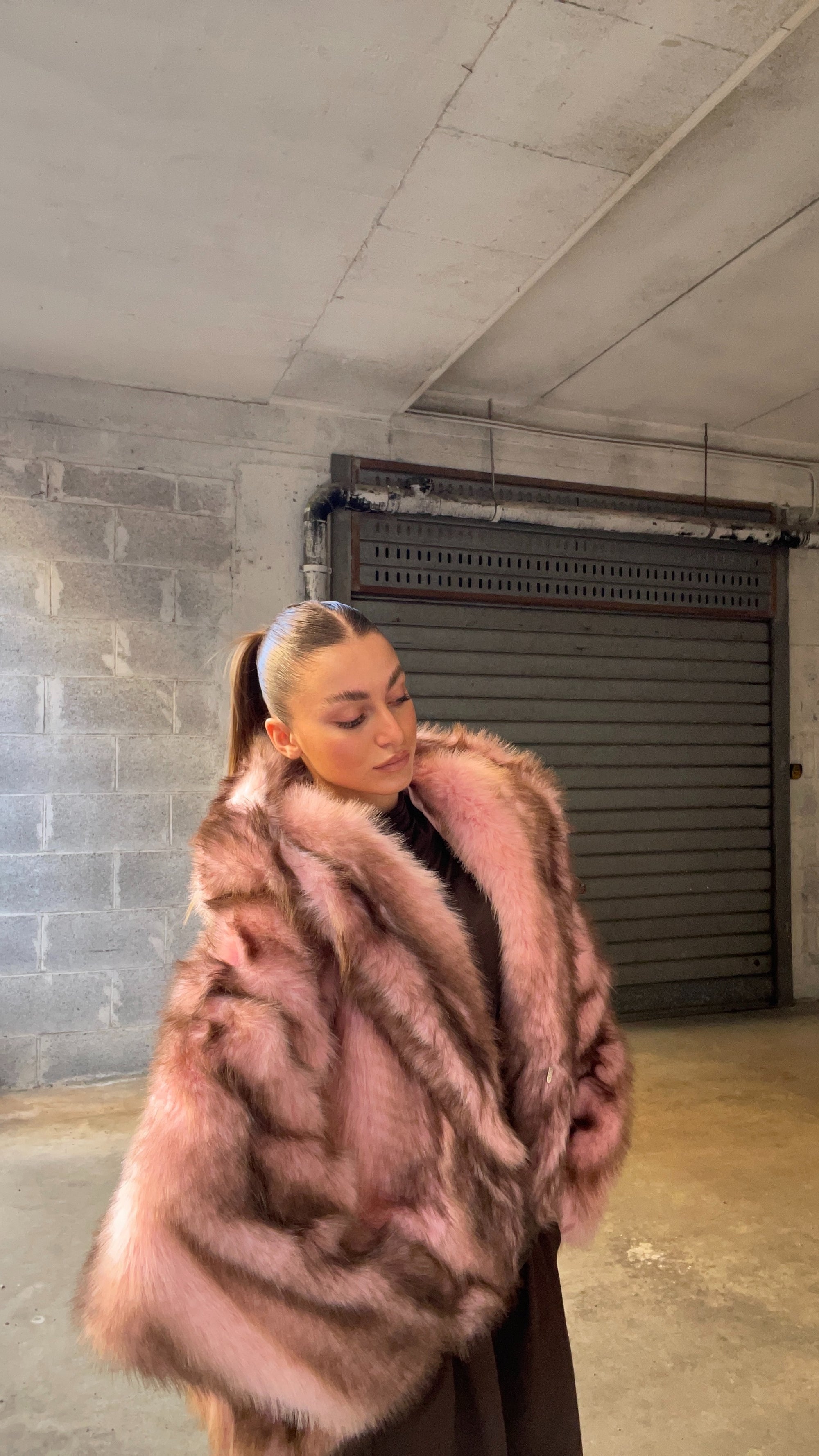 PELLICCIA ALASKA CON CAPPUCCIO