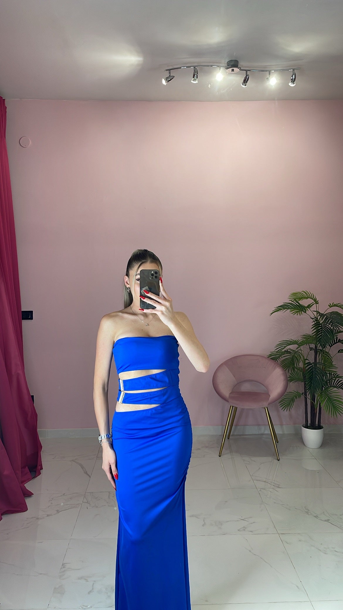 ABITO CUT OUT CON CINTA
